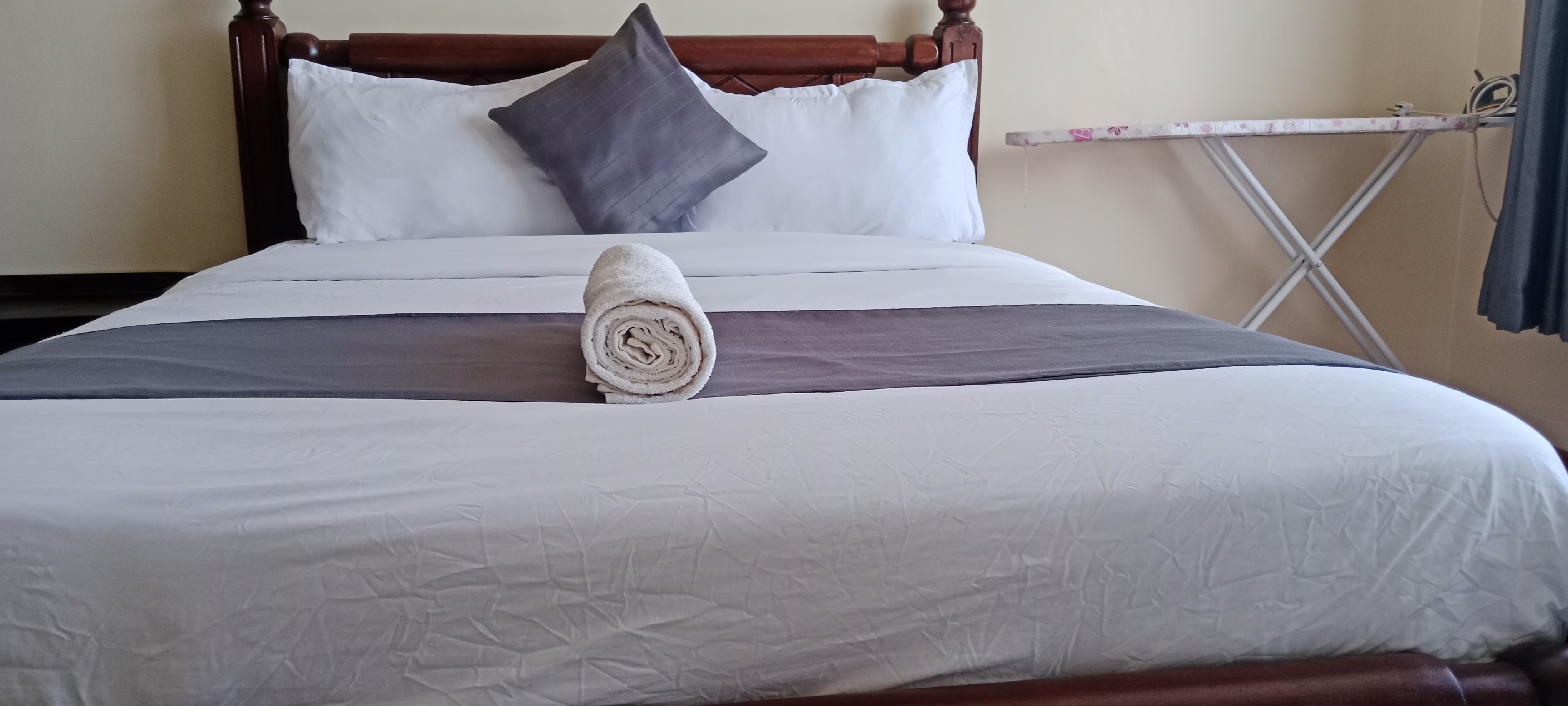 NANYUKI THREE BEDROOMS AIRBNB -SPACIOUS.